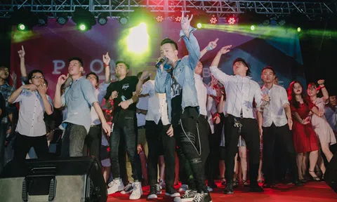 JustaTee, Monstar `cháy` hết mình dưới mưa cùng sinh viên ĐH Khoa học tự nhiên